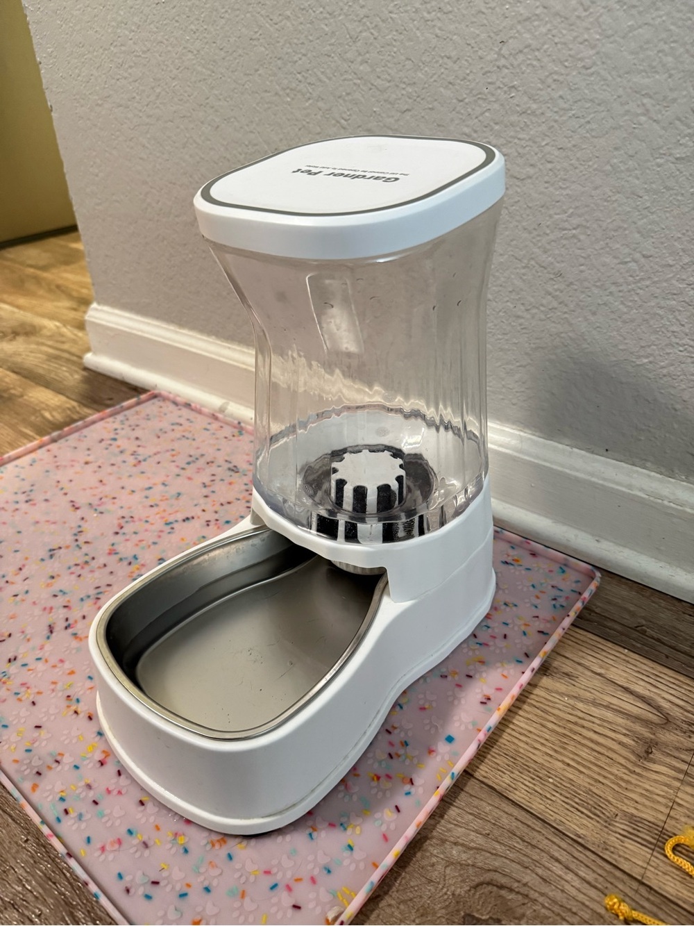 Gravity Pet Water Tower - White
